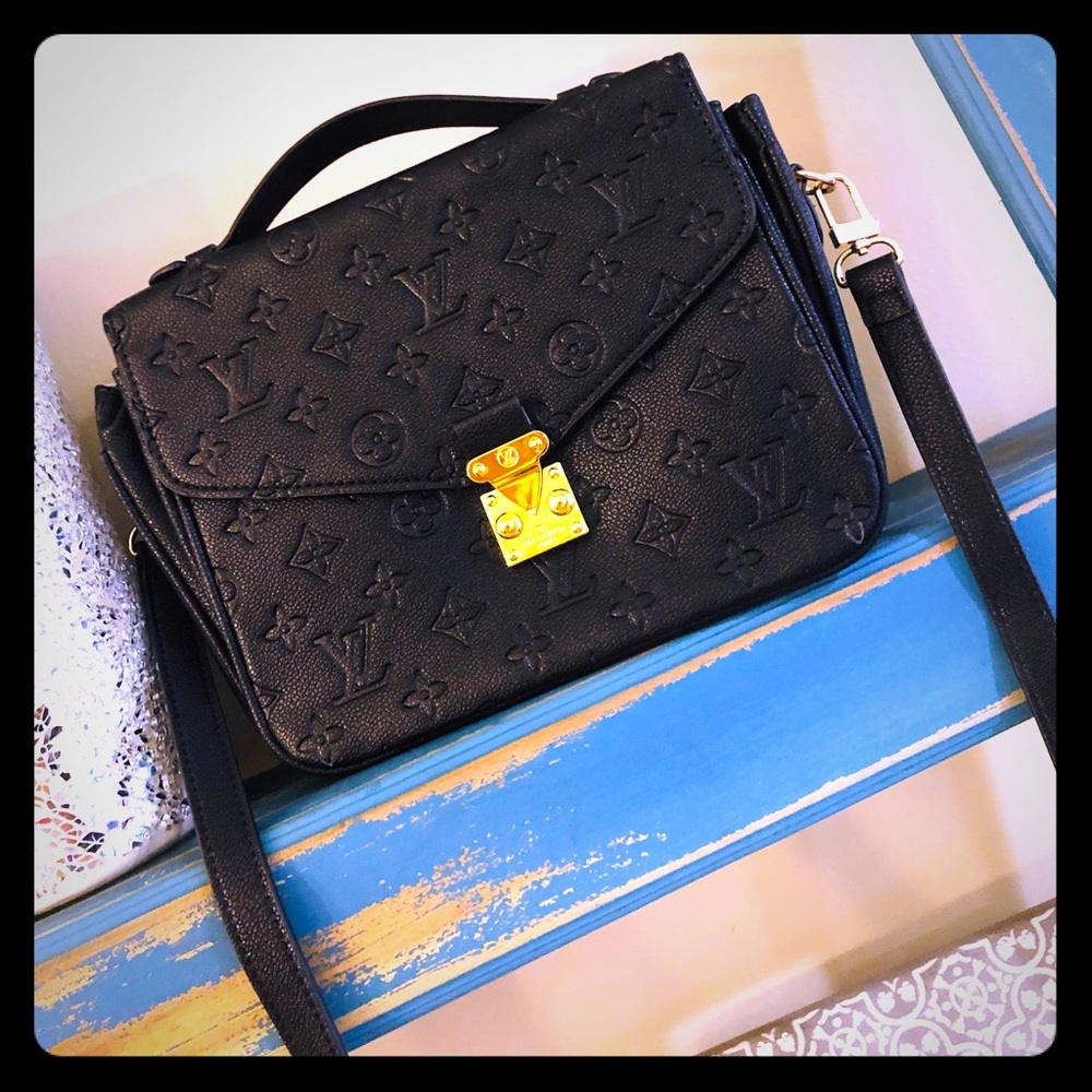 Crossbody purse